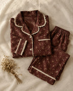 bo-pyjama-dai-tay-nezu-do-ruou flat-lay